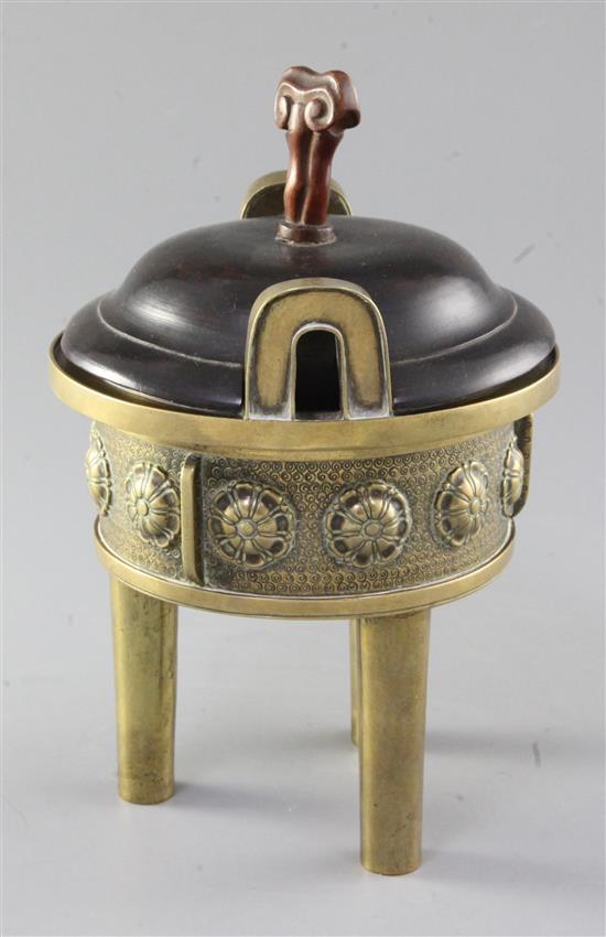 A Chinese bronze tripod censer, 19th century, width 14cm, total height 21cm